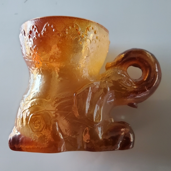 Rare "Packy the Elephant" Irredescent Carnival Glass Paperweight or 🥚 Holder - Picture 7 of 16
